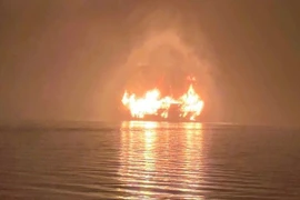 Rà soát điều kiện an toàn toàn bộ tàu du lịch Vịnh Hạ Long sau vụ cháy tàu