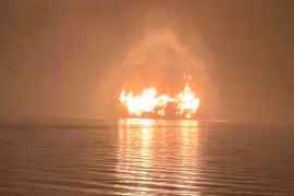 Rà soát điều kiện an toàn toàn bộ tàu du lịch Vịnh Hạ Long sau vụ cháy tàu