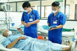 Từ việc nhiều người nhập viện, hôn mê do nắng nóng