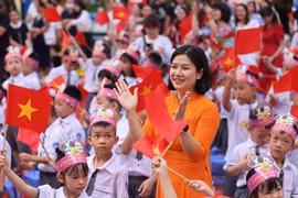 Để xảy ra lạm thu, Hiệu trưởng sẽ phải chịu trách nhiệm