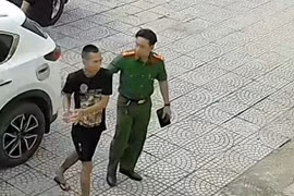 Nói lời khó nghe còn rút dao đâm bạn nhậu gây thương tích