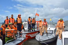 Tiếp tục tìm kiếm 2 nạn nhân mất tích vụ lật tàu Vịnh Xanh 58