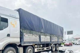 Hai cô gái trẻ tử vong trong vụ xe máy va chạm xe tải trên Quốc lộ 10