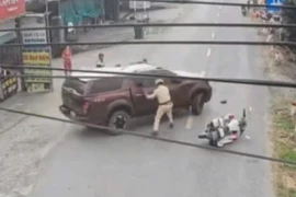 Bắt kẻ tăng ga tông vào xe đặc chủng của cảnh sát giao thông