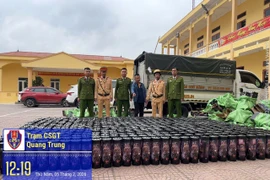 CSGT Hải Phòng phát hiện 500 bình nghi khí cười không nguồn gốc