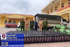 CSGT Hải Phòng phát hiện 500 bình nghi khí cười không nguồn gốc