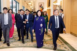 Bà Bùi Thị Minh Hoài dự Hội nghị tổng kết Cụm thi đua 6 TP Trung ương