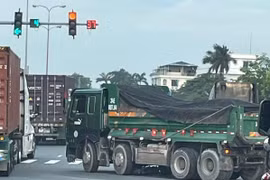 Xe tải va chạm với xe đạp điện, người phụ nữ tử vong