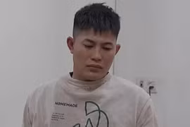 Ôm hai con nhỏ nhảy cầu, người cha có dấu hiệu tội Giết người