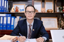 "Vòi bạch tuộc" Sea Octopus và Ambassador Cruise… làm nóng chuẩn đạo đức