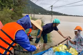 Thủ tướng yêu cầu phân phối tiền, hàng cứu trợ nhanh nhất, hiệu quả nhất