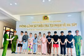 8 người Hàn Quốc tàng trữ, tổ chức sử dụng trái phép chất ma túy