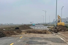 Di dời ngôi mộ án ngữ giữa đường trong khu dân cư mới ở Hải Phòng