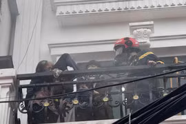 Cứu 3 người mắc kẹt trong vụ cháy nhà dân tại Hải Phòng