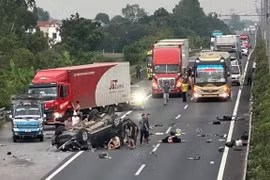 Ô tô biển xanh nổ lốp trên cao tốc, một người tử vong