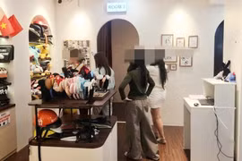 Trách nhiệm chủ tiệm ảnh vụ nữ sinh bị quay lén ở phòng thay đồ?