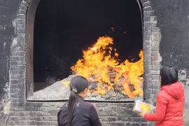 Còn đi lễ với tâm thế “mặc cả” với thần linh còn biến tướng, lệch chuẩn?