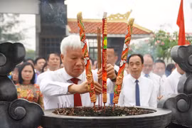 TP Hải Dương dâng hương tưởng nhớ Chủ tịch Hồ Chí Minh