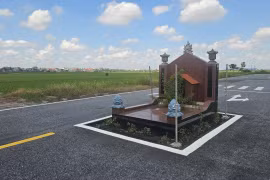 Cận cảnh ngôi mộ án ngữ trên đường thuộc Dự án KDC mới ở Hải Phòng