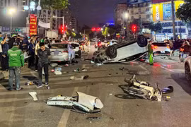 Dấu hiệu đáng ngờ vụ tài xế Lexus tông liên hoàn 5 ô tô ở Hà Nội