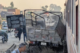 Hiện trường vụ xe tải va chạm tàu hỏa, 2 người bị thương ở Hải Phòng