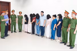 'Vẽ bệnh' lừa hàng trăm khách hàng, chủ phòng khám đối mặt án nào?