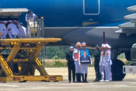 Linh cữu nguyên Chủ tịch nước Trần Đức Lương đến Chu Lai