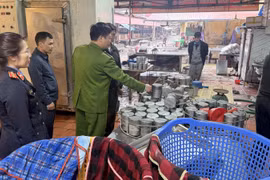 Khởi tố hai mẹ con ở Hưng Yên sản xuất giò chả, xúc xích chứa hàn the