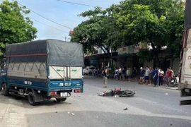 Xe tải va chạm xe máy trên QL38, 3 người thương vong