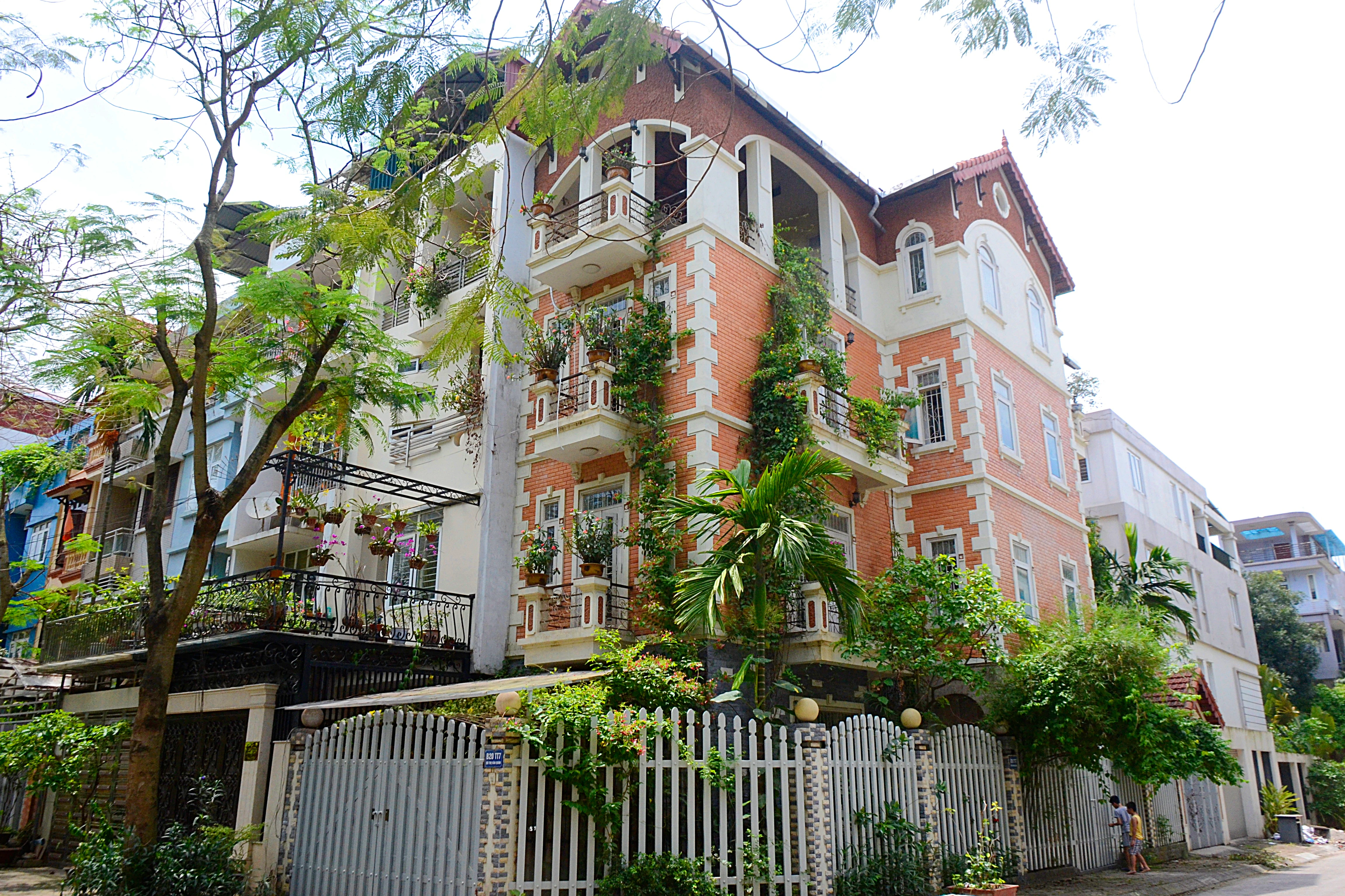 Tránh nóng trong biệt thự phủ kín cây xanh tuyệt đẹp giữa Hà Nội