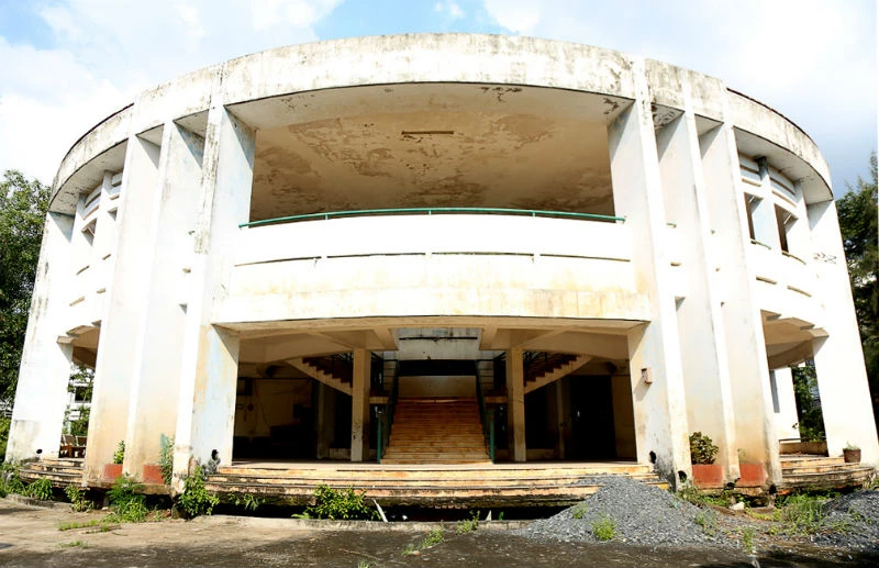 Bên trong ngôi trường 20 tỷ đồng bị bỏ hoang ở Sài Gòn