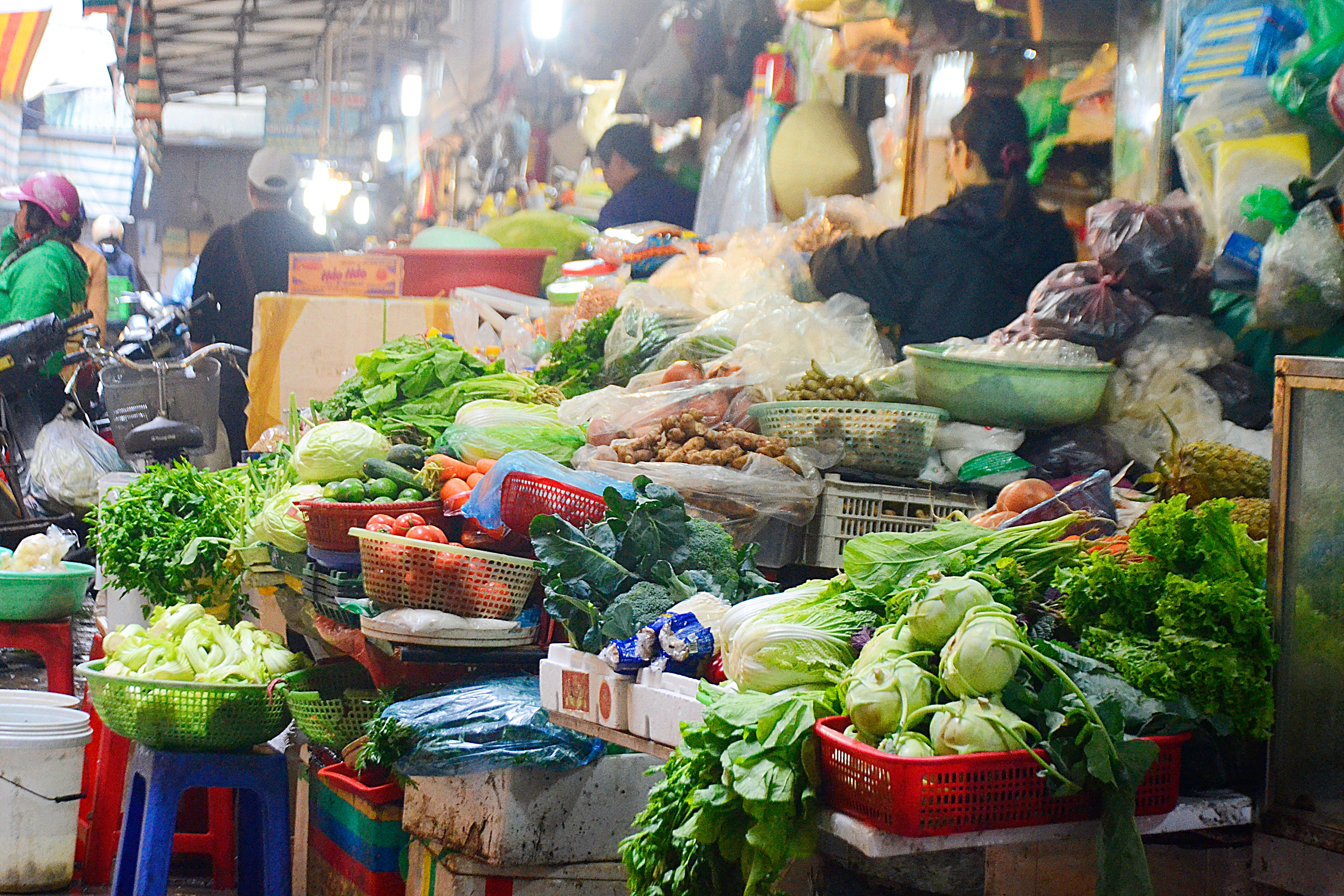 Thị trường sau Tết: Vắng khách, “giá mềm” đến không ngờ