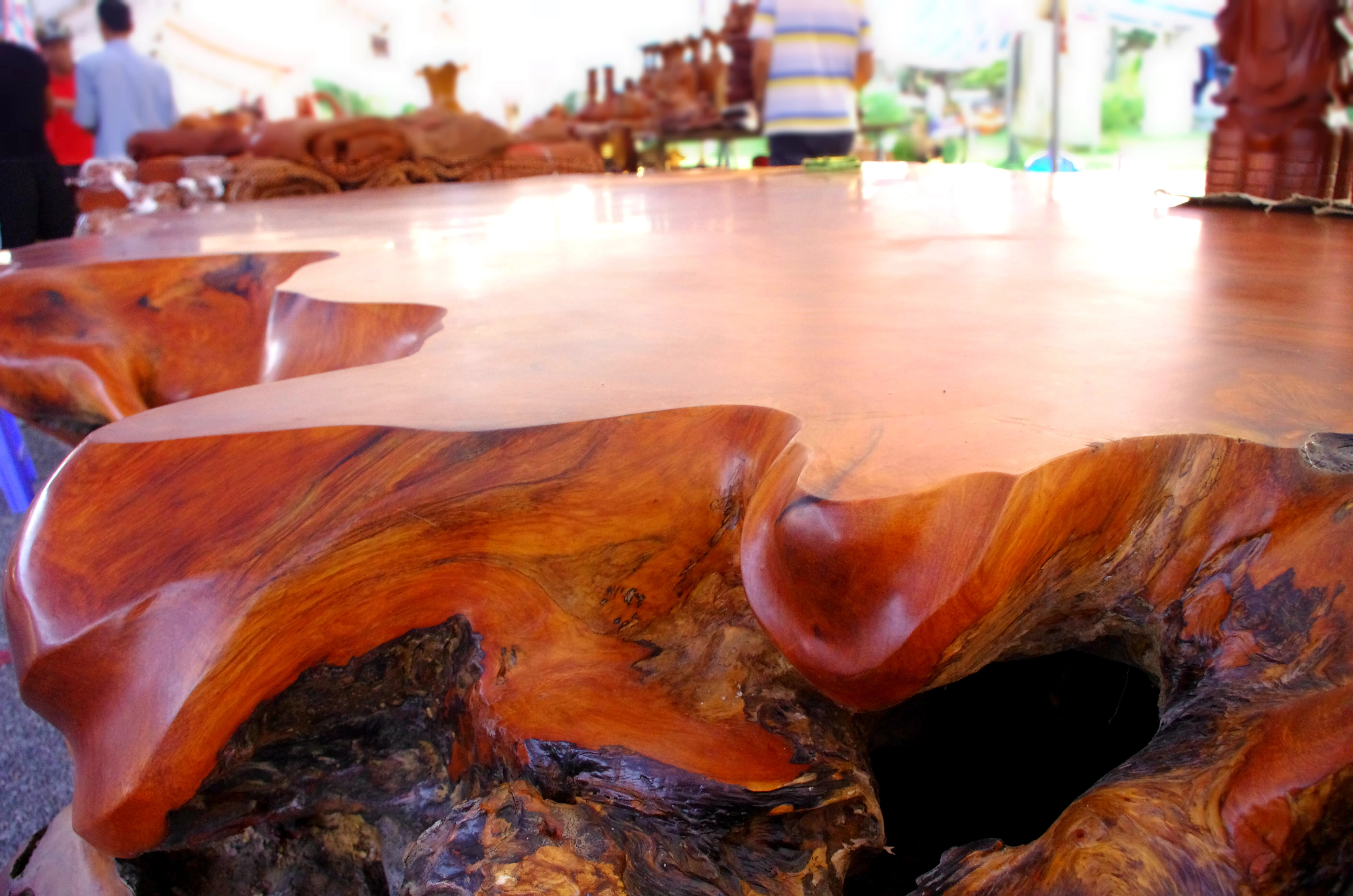 Sập rễ cây gõ đỏ giá 2 tỷ của đại gia Hải Dương