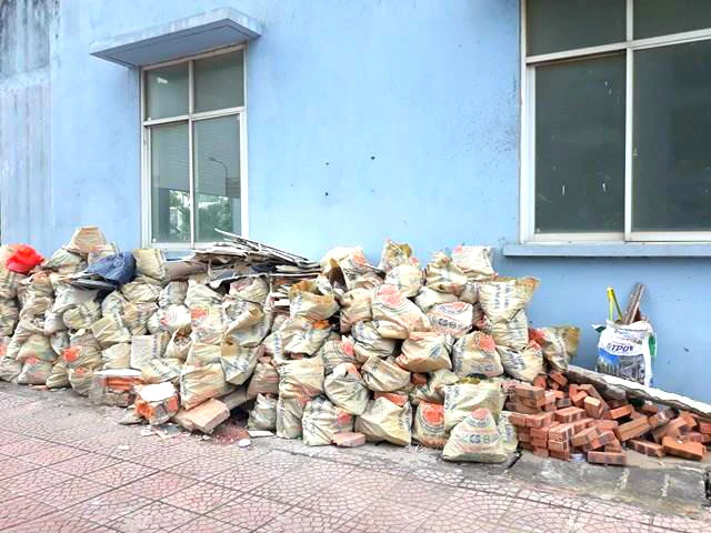 Thảm cảnh nhếch nhác ở loạt nhà tái định cư vị trí “vàng” Hà Nội 