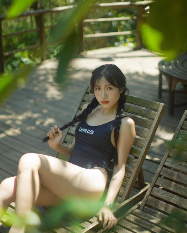 Nàng beauty blogger xuất hiện với hình ảnh gợi cảm đầy lạ lẫm Nang beauty blogger xuat hien voi hinh anh goi cam day la lam