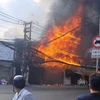 “Biển lửa” thiêu rụi cửa hàng nội thất ở TP HCM