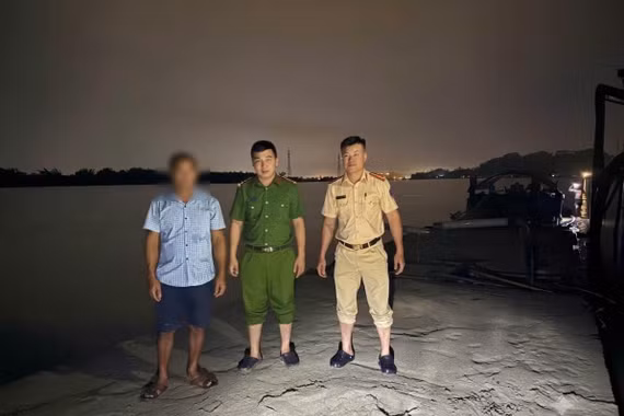 Bắt quả tang phương tiện vận chuyển cát lậu ở Hà Tĩnh