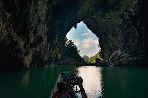 Đây là nơi để chiêm ngưỡng thiên nhiên hùng vĩ, khám phá hệ sinh thái độc đáo dưới lòng đất và tận hưởng những phút giây yên bình, tách biệt hoàn toàn với nhịp sống bên ngoài.