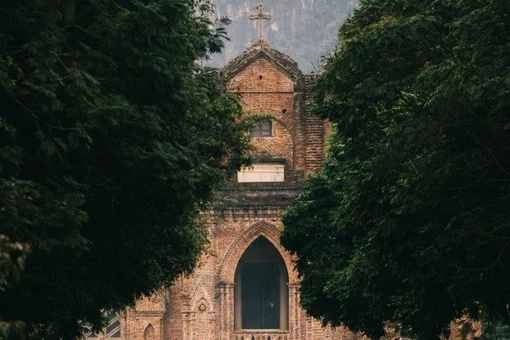 Đan viện Châu Sơn điểm đến cổ kính khiến du khách ngỡ đang ở trời Âu