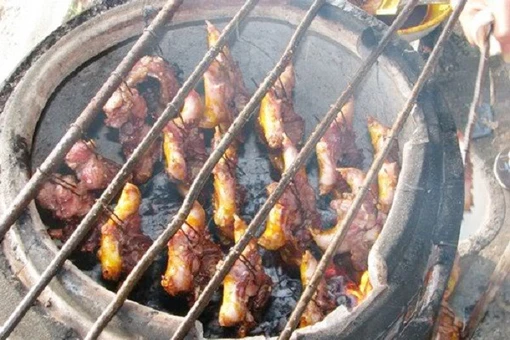 Chuột đồng quay lu đặc sản Đồng Tháp khiến thực khách vừa sợ vừa mê