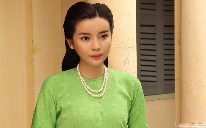 Vẻ gợi cảm của 3 sao nữ vào vai vợ nhà giàu phim 'Tiếng sét trong mưa'