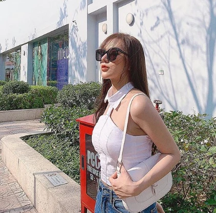 "Bạn gái tin đồn" Sơn Tùng mặc áo gợi cảm, dễ gây hiểu lầm