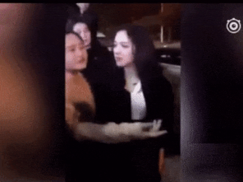 Xon xao gai xinh thue nguoi quay clip bi danh ghen de duoc noi tieng