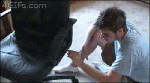 Nỗi khổ khi có một đứa đồng nghiệp "khốn nạn".