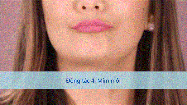Bạn hãy làm động tác như đang mím môi.Động tác yoga này giúp cơ miệng hoạt động được linh hoạt, giảm thiểu quá trình hình thành nếp nhăn ở miệng và làm da vùng này săn chắc hơn.