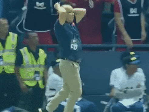 HLV Park Hang Seo cuc dang yeu khi Anh Duc ghi ban thang