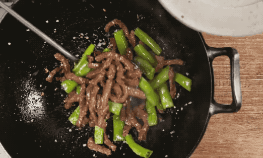 Dung dau lanh hay nong de xao thit bo?