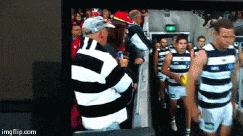 Không một ai chịu hiểu ý ông ấy cả.