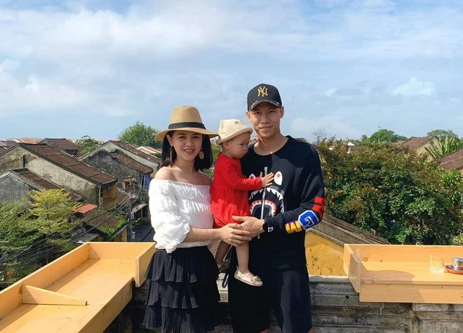 Hải Quế, Huy Hùng đưa nửa kia đi du lịch dịp cuối năm