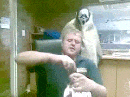 Halloween không cẩn thận là bị troll cho "rớt tim".